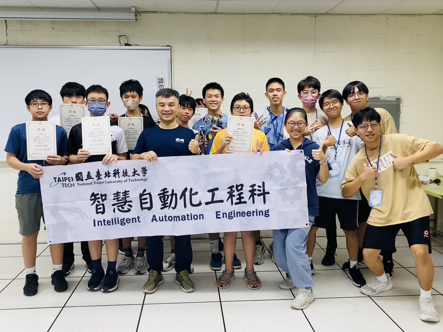 智動科科學會辦理「輪轉未來-自走車創客營」，對象為國中一至三年級學生，以提升本科招生吸引力!(2025/8/11~8/14)