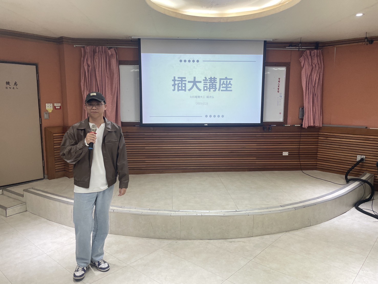 智動科科學會辦理「如何準備轉學考(插大)分享會」，感謝第三屆學長楊孜弘熱心分享!(2025/12/23)