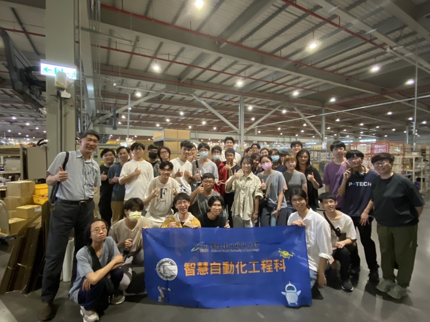 本科李政宏老師帶領專四學生參訪「物流共和國台北園區」(2026/4/13)